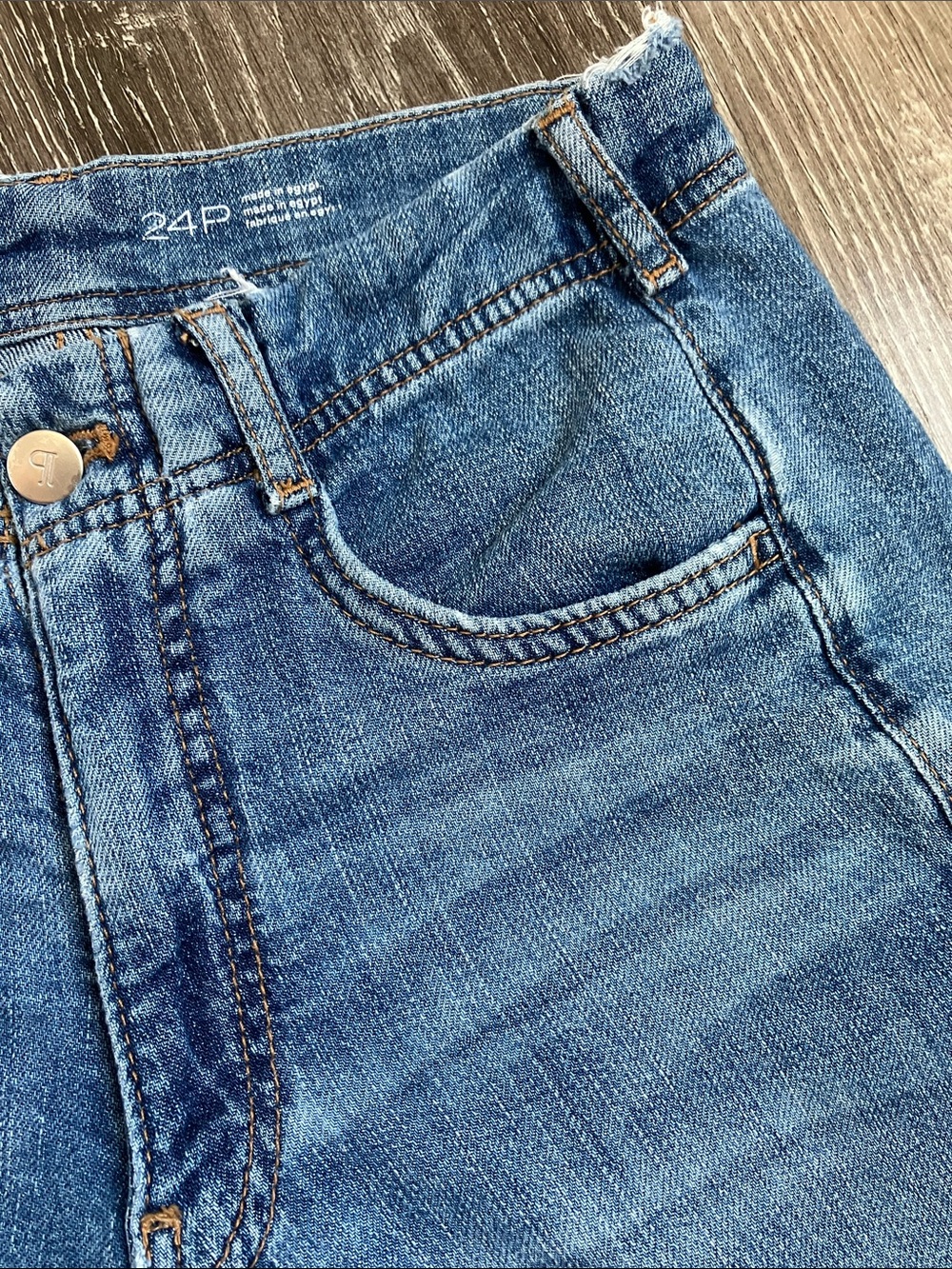 Pilcro Raw Hem Ankle Wide Leg Jeans - Picture 4 of 15